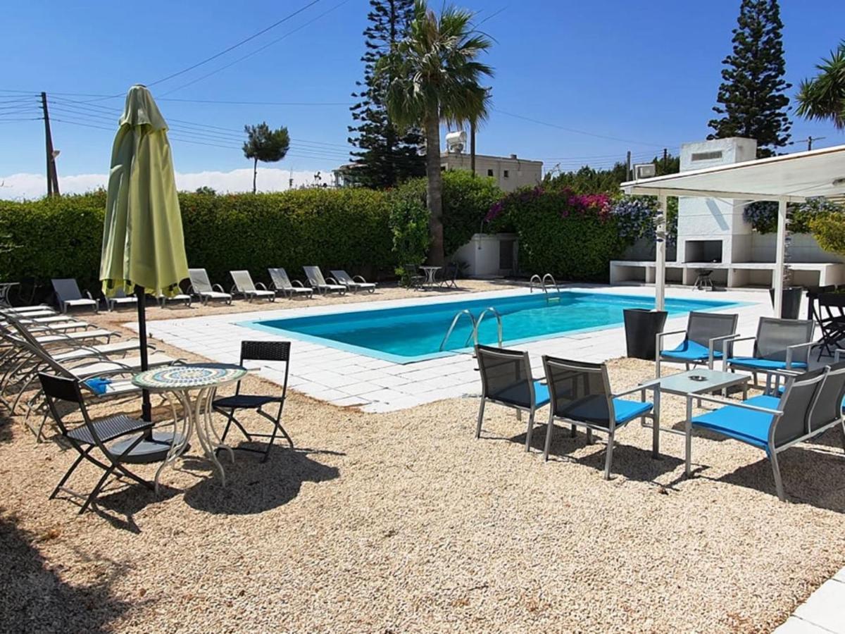 Villaer Nissi Beach Luxury